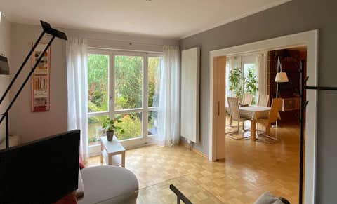 Sunny, quiet apartment with garden near city & park