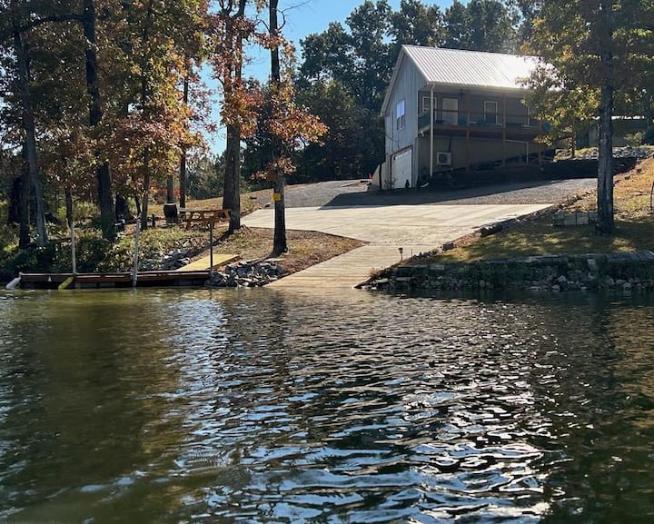Cozy new home on Weiss Lake at end of a quiet cove Cottages for Rent