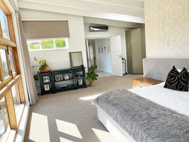 Modern & Secure, Four Bedroom Family Home gallery image 2