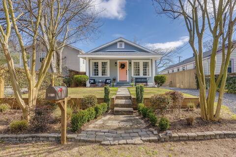 Walkable, Cozy Cottage w/ Tons of Amenities!