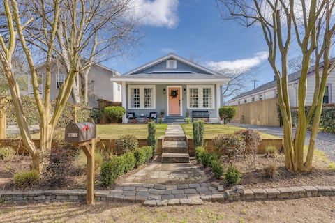 Walkable, Cozy Cottage w/ Tons of Amenities!