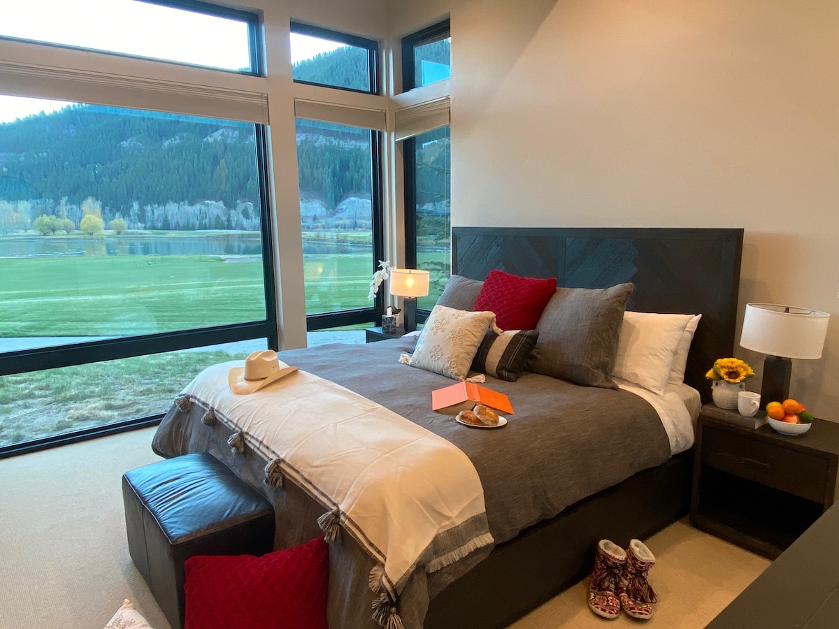 Teton Pass Lodge — view 2