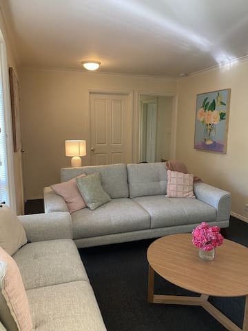 Yarra House -Comfortable home close to everything! gallery image 2