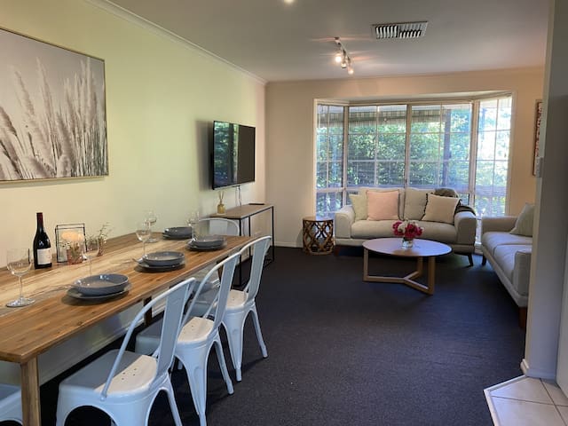 Yarra House -Comfortable home close to everything!