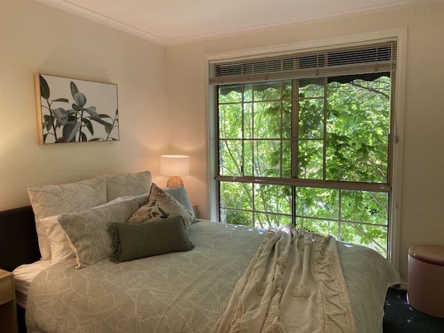 Yarra House -Comfortable home close to everything! gallery image 3