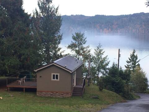 Cozy Hood Canal Home w/ Deck, Fire Pit & Views!