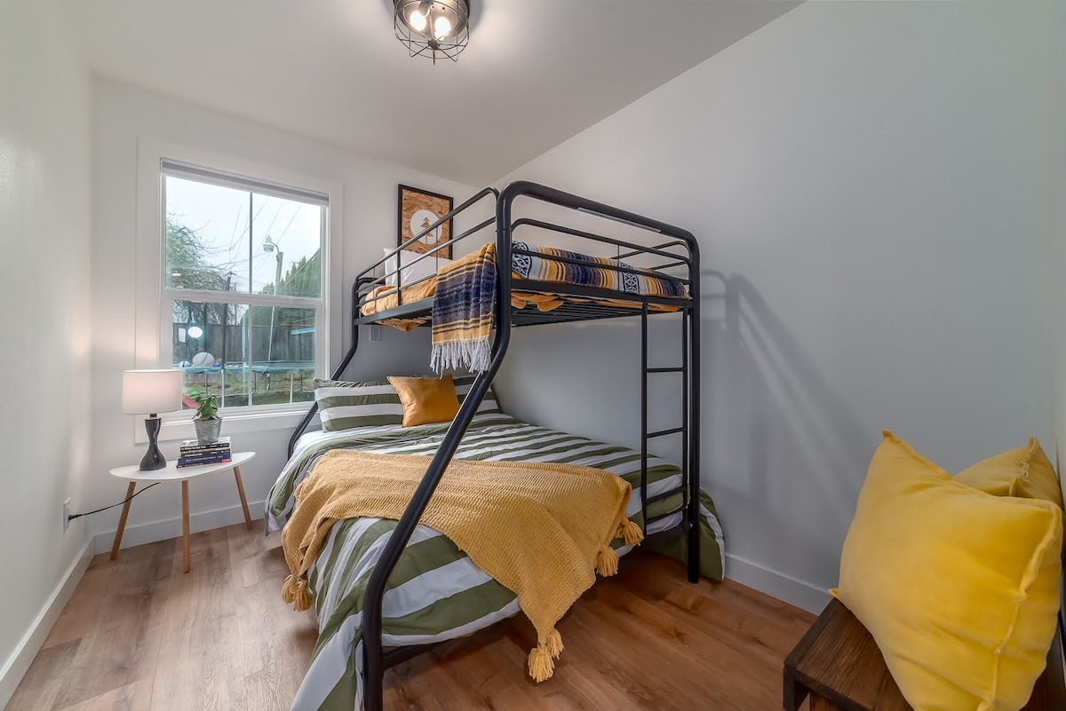 Სრული / ორადგილიანი ორსართულიანი საძინებელი