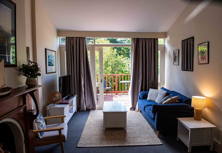 "Hayesdale." Charming  3 Bedroom Cottage Sandy Bay - Hobart
