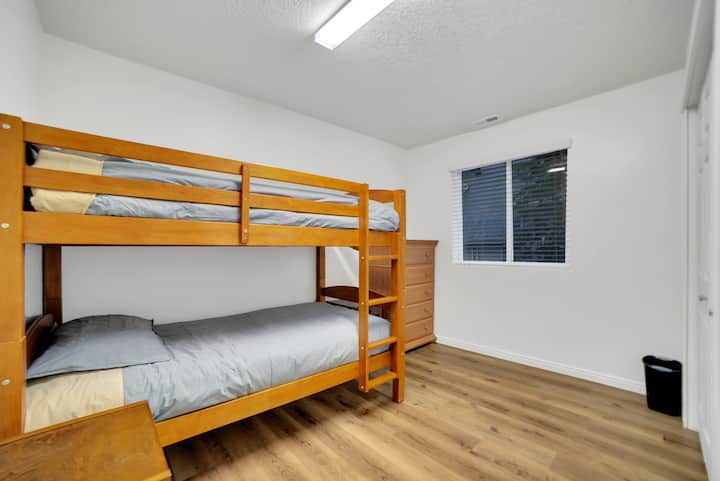 Dhoma e dytë e gjumit poshtë