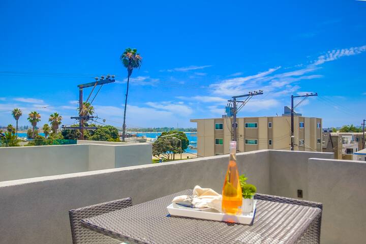 Rooftop with water view – Sleeps 10 gallery image 5