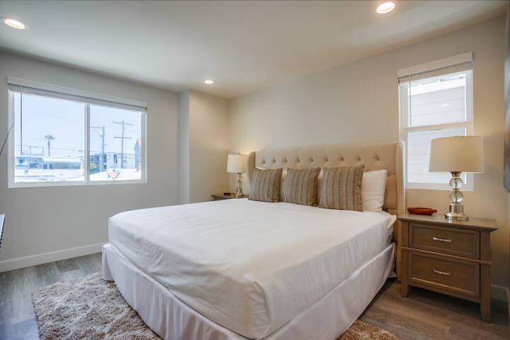 Rooftop with water view – Sleeps 10 gallery image 4