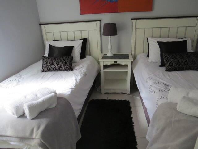 Beautiful Apartment on Beachfront Strand gallery image 3