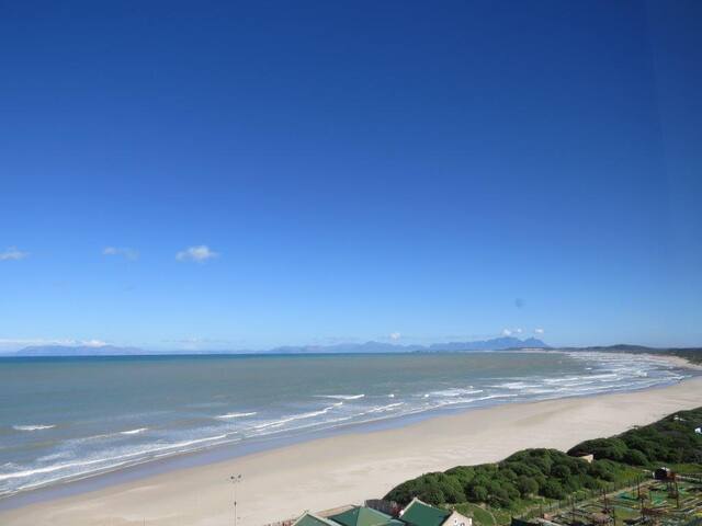 Beautiful Apartment on Beachfront Strand gallery image 5