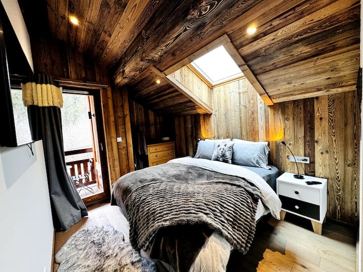 Спалня 2 с балкон и баня със самостоятелна баня.