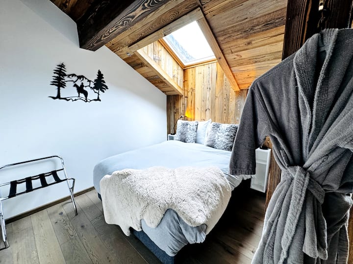 Спалня 5, самостоятелна баня.