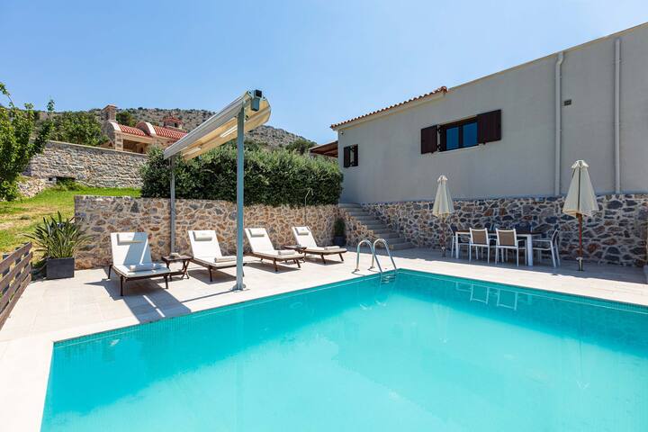 Countryside villas with stunning mountain view gallery image 3