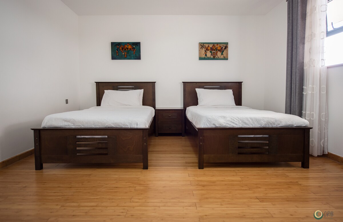 3号卧室，配备2张单人床