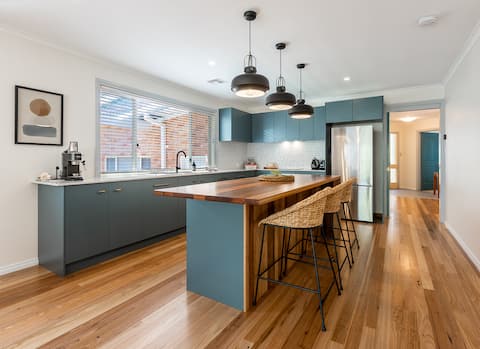 Pet Friendly Beach House in Mossy Point