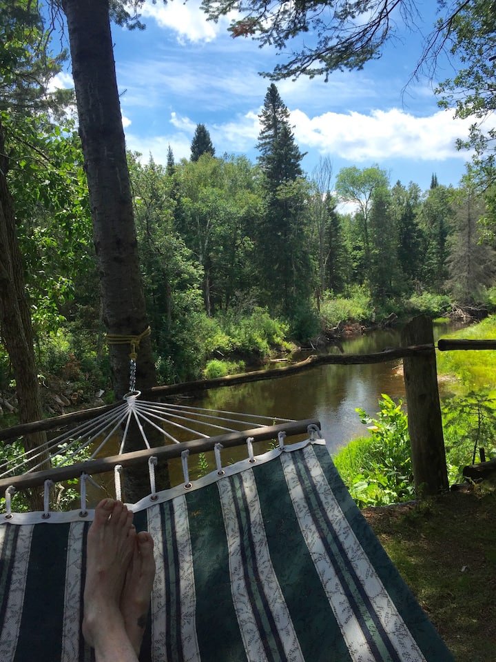 The Crowe's Nest sweet cottage on the Crowe River Cottages for Rent