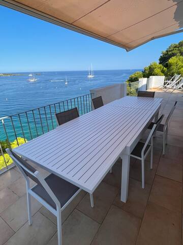 The sea at your feet in Cadaquès gallery image 4