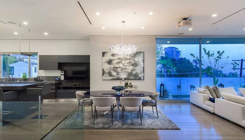 Luxury Hollywood Hills Villa | Spectacular View gallery image 4