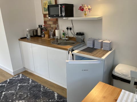 Popular Airbnb listing: Superbly comfortable, self contained living space in Warwick