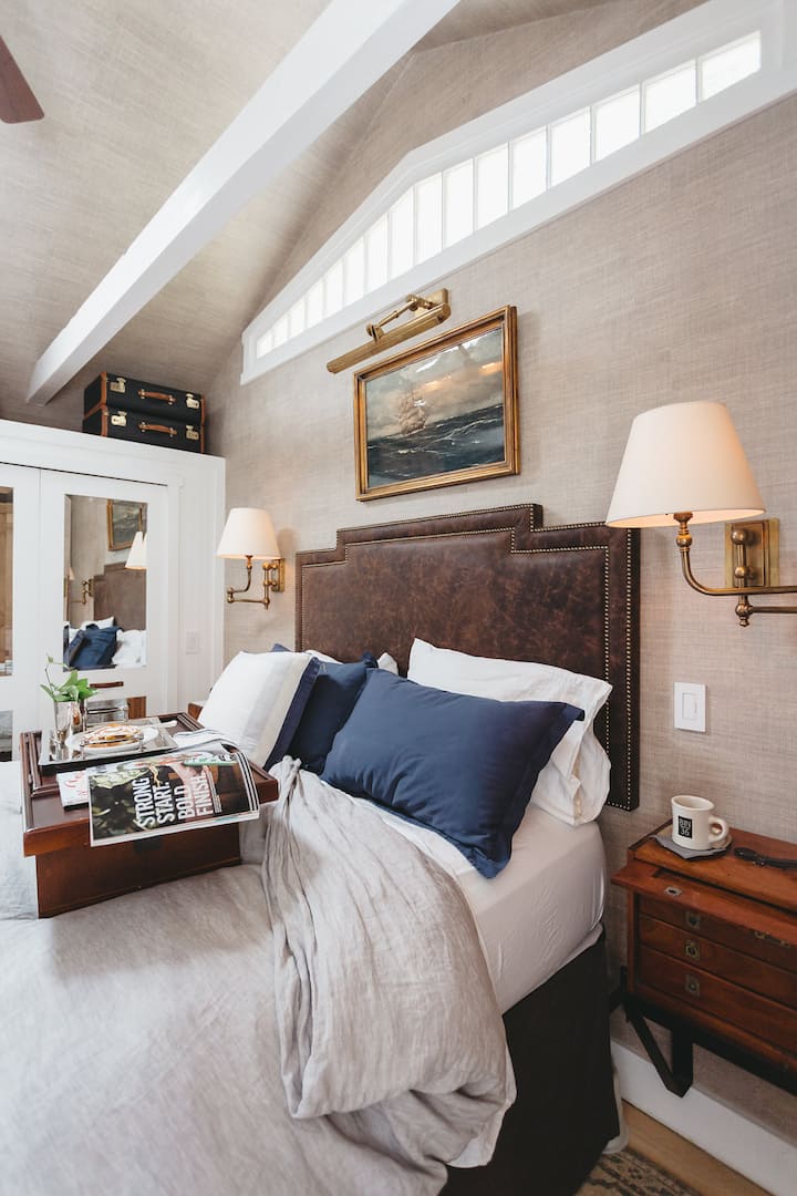 Основна спалня с регулируемо легло за спане и регулируема рамка на леглото. Гледайте телевизора Samsung Frame в комфорт! 