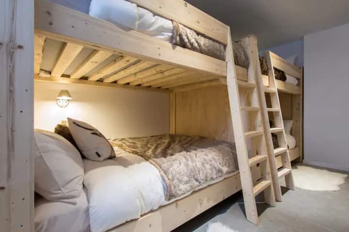 Стая с 2 двуетажни легла