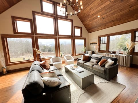 Luxury Lodge with Slope Views - 5 Min to Skiing