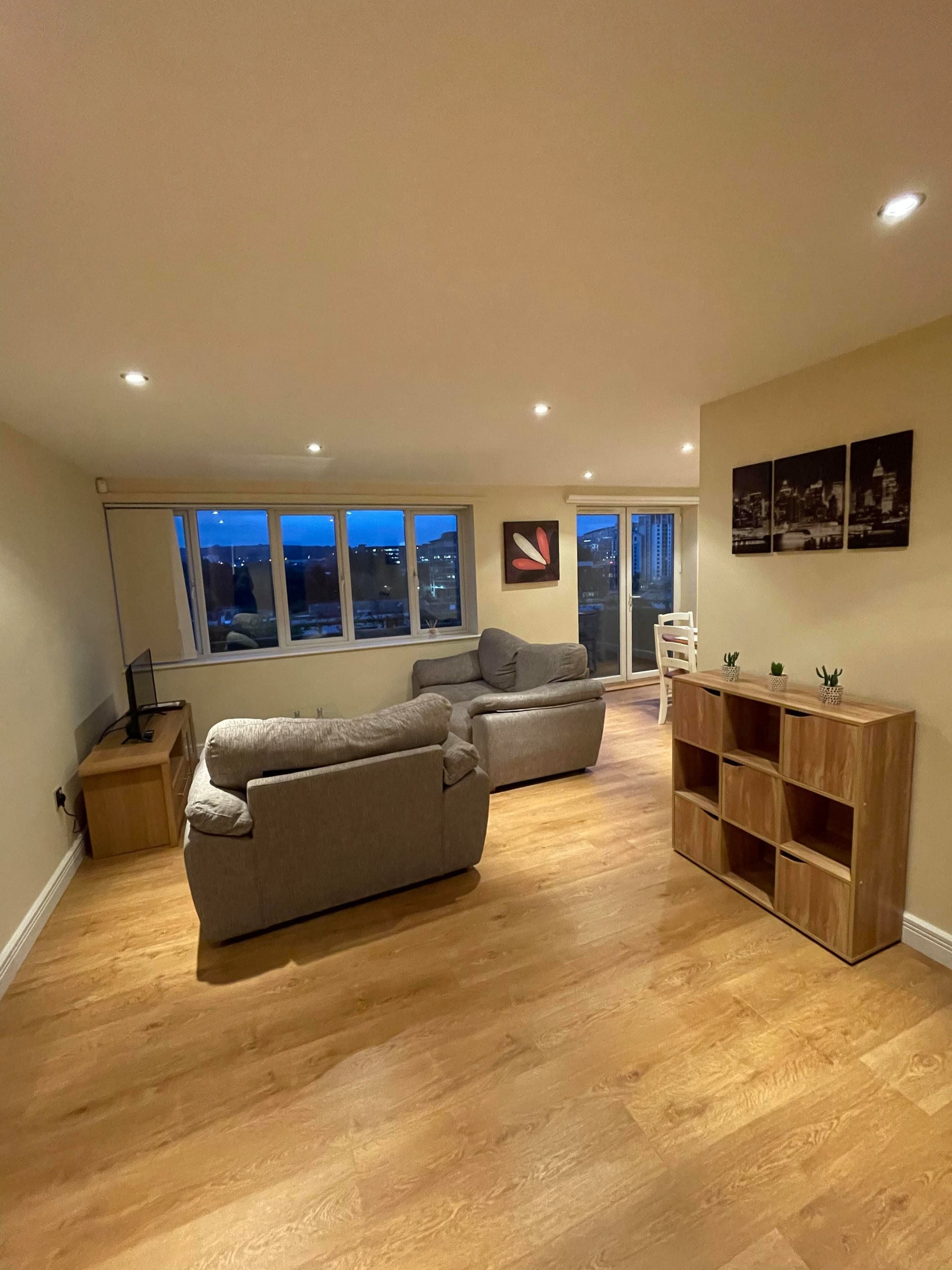 Quayside flat with spectacular view and balcony