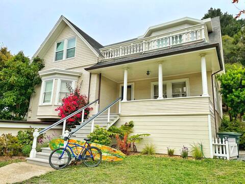 Stunning victorian farm house in heart of Bolinas