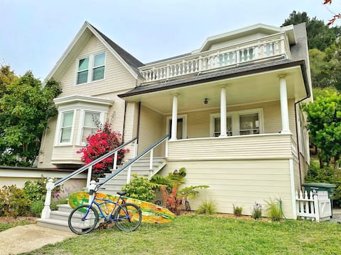 Stunning victorian farm house in heart of Bolinas