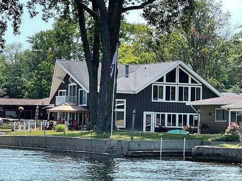 Unforgettable Lake Front Cabin 4BR 3BA