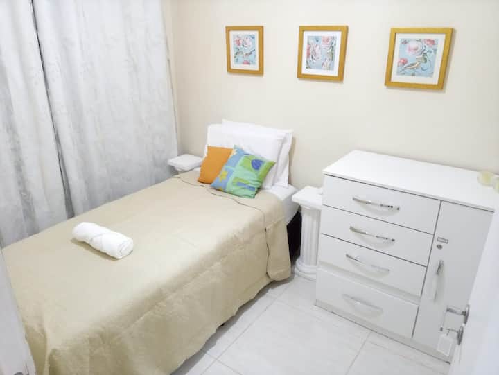 Dhoma e gjumit 1 - 1 krevat tek