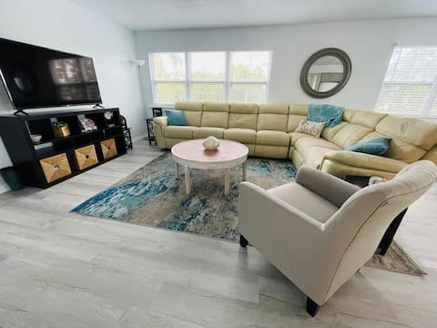 Popular Airbnb listing: The Manatee Flat at ManasotaKeyHouse 2bed/2bath in Manasota Key