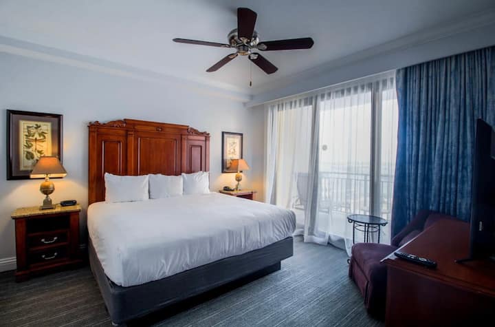 Dhomë gjumi kryesore me krevat dopio "king".