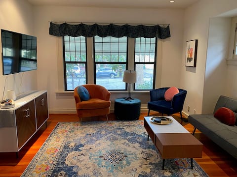 Cheerful family and dog friendly downtown bungalow