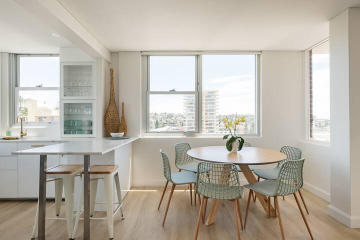 Stunning Beachfront Penthouse-Beach/District Views gallery image 3