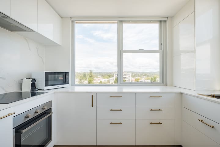 Stunning Beachfront Penthouse-Beach/District Views gallery image 2