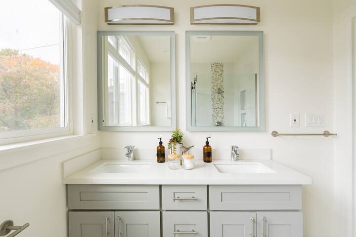 Elegant 6BR Millionaires Row Retreat Near Downtown gallery image 5