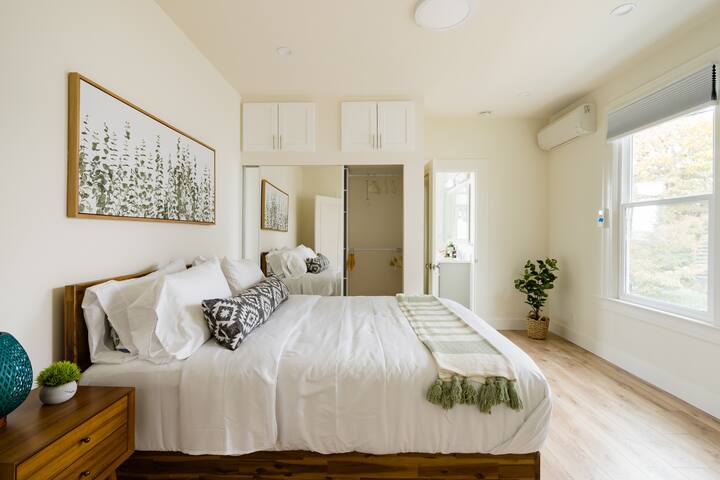 Elegant 6BR Millionaires Row Retreat Near Downtown gallery image 2