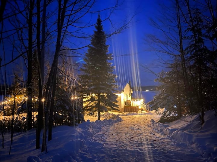 Lake front property, Lac MarieLouise, La Minerve Cottages for Rent