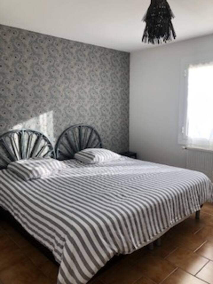 Soba od 17 m2 s bračnim krevetom od 200*200 