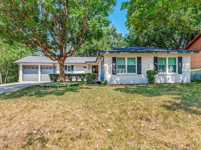 NEAR TCU! Charming, 4 bedroom home, huge backyard