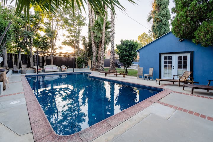 Le Bleu House – Newly Designed 3BR House w/ POOL gallery image 4