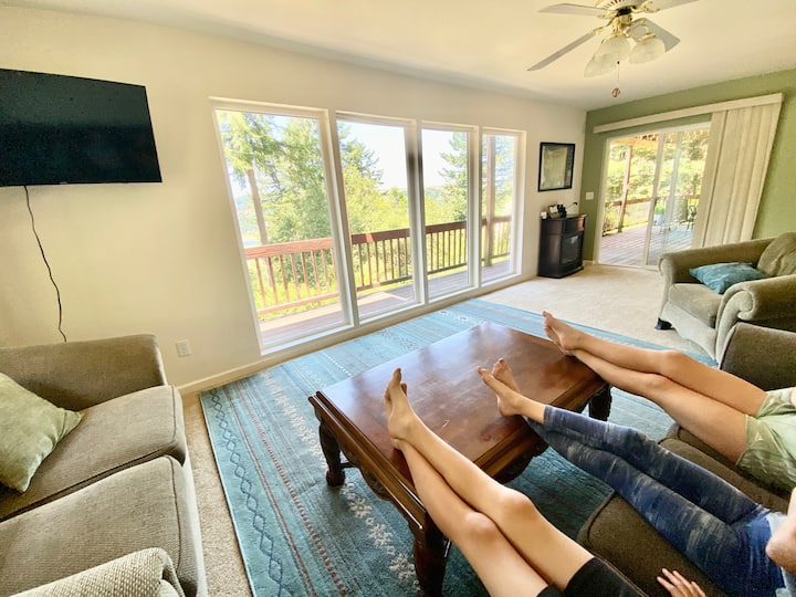 Hummingbird Vista-scenic Views/hot Tub/newly Paved - Gold Beach, OR