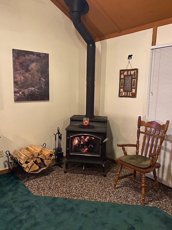 Wesley's Wonderland - Shaver Condo With Large Deck - Shaver Lake, CA