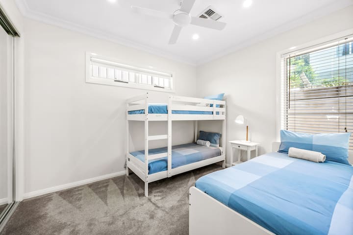 Bunk room with extra trundle (kids only), all linen provided