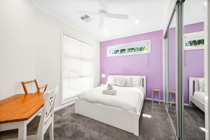 Queen size bedroom, all linen provided
