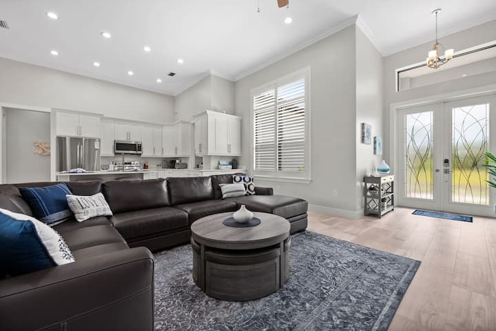 Luxurious Retreat On Marco Island - Marco Island, FL